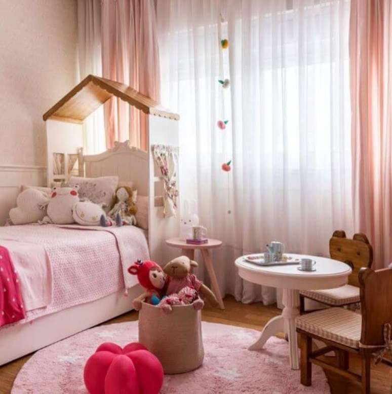 5. Quarto rosa para meninas com detalhes em pink &ndash; Por: Tua Casa