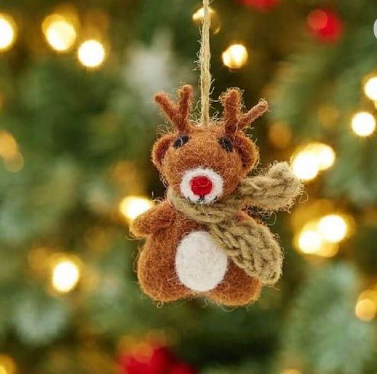 55. Linda reninha feita de enfeites para árvore de Natal – Foto: Etsy