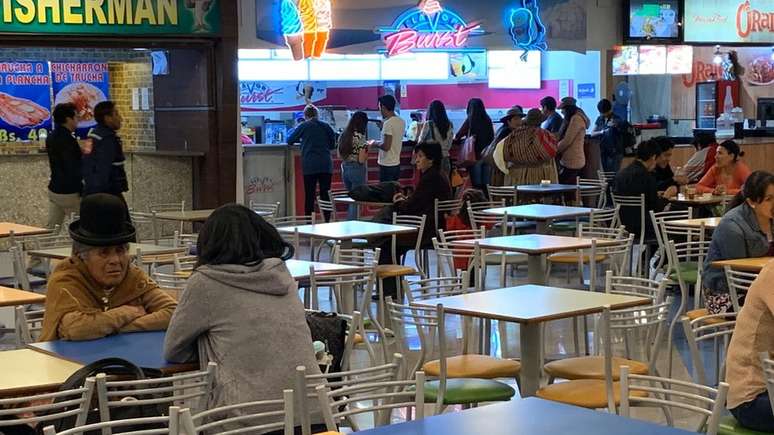 N&atilde;o &eacute; raro encontrar ind&iacute;genas e camponeses nos shoppings de La Paz