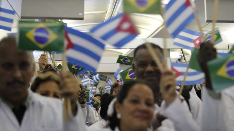 Cubanos do Mais Médicos acusam braço da OMS de tráfico humano e trabalho forçado