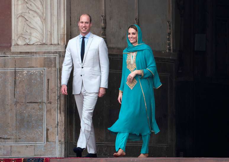 Príncipe William e a mulher, Kate, visitam mesquita em Lahore, no Paquistão
17/10/2019
Owen Humphreys/Pool via REUTERS