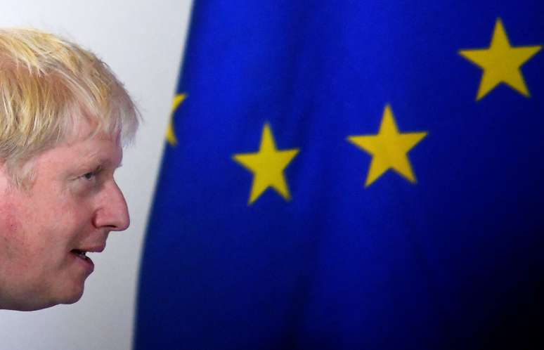 O primeiro-ministro britânico, Boris Johnson, chega para participar de coletiva de imprensa na cúpula de líderes da União Europeia (UE), dominada pelo Brexit, em Bruxelas, na Bélgica. 17/10/2019. REUTERS/Toby Melville