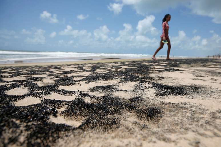 Petróleo é visto na praia Sítio do Conde, em Conde, na Bahia
12/10/2019
REUTERS/Adriano Machado