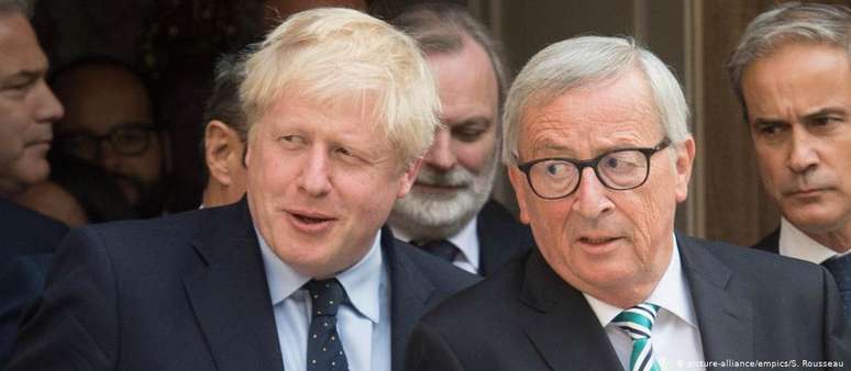 Boris Johnson e o presidente da Comissão Europeia, Jean-Claude Juncker, anunciaram no Twitter o novo acordo