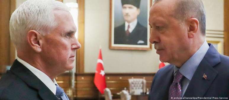 Na capital da Turquia, Pence se reuniu durante quatro horas com o presidente turco, Recep Tayyip Erdogan