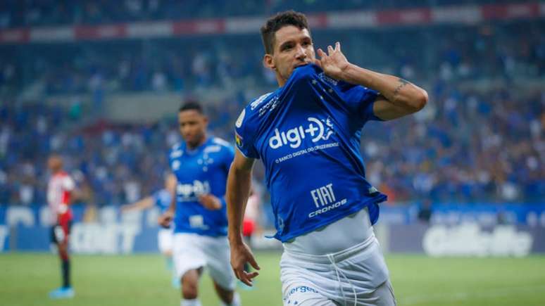 Thiago teve o seu nome gritado pela torcida azul , que mais uma vez lotou o Mineirão-(Vinnicius Silva/Cruzeiro)