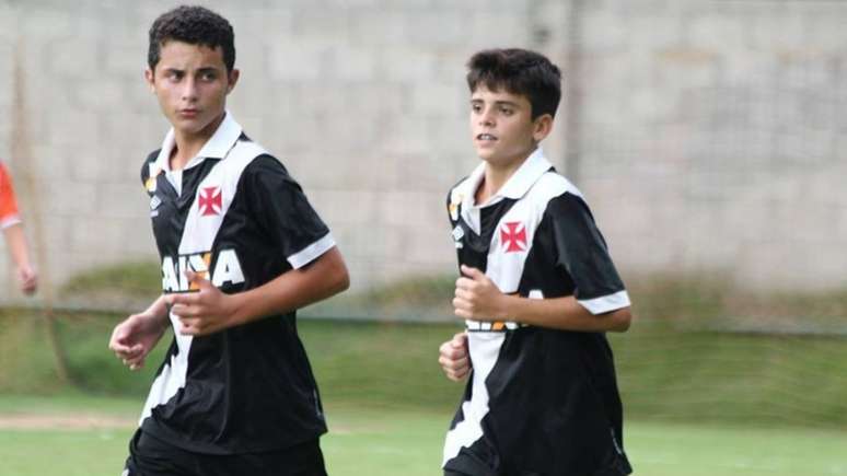 Bruno Gomes e Gabriel Pec nas categorias de base do Vasco (Foto: Carlos Gregório Jr/Vasco)