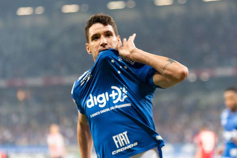 Thiago Neves marcou o gol da vitória cruzeirense.