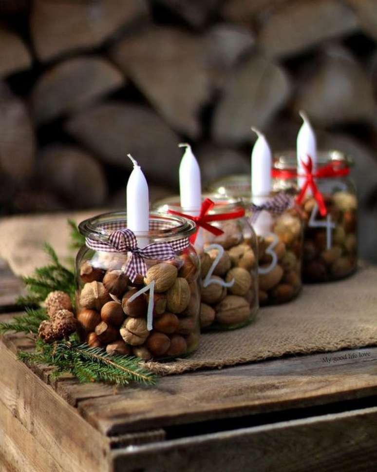 32. As velas de Natal podem ser simples e bonitas. Foto: Hair Fress