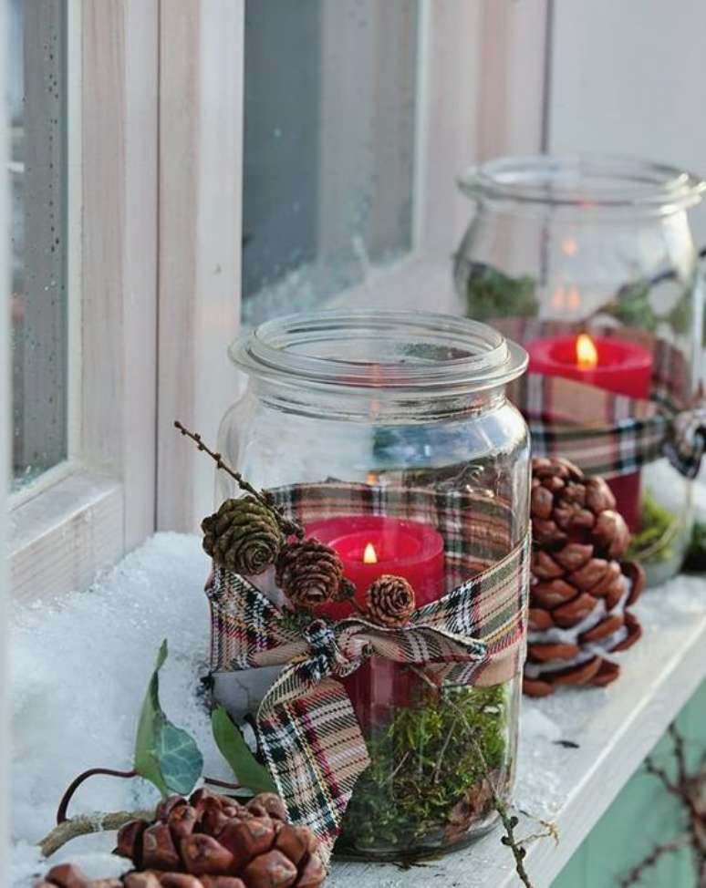33. As velas de Natal vermelhas s&atilde;o muito populares. Foto: Upcycled Wonders