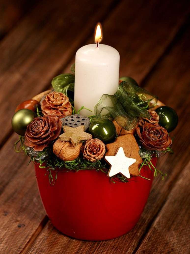 41. As velas de Natal podem trabalhar com comidas. Foto: Grand Deco