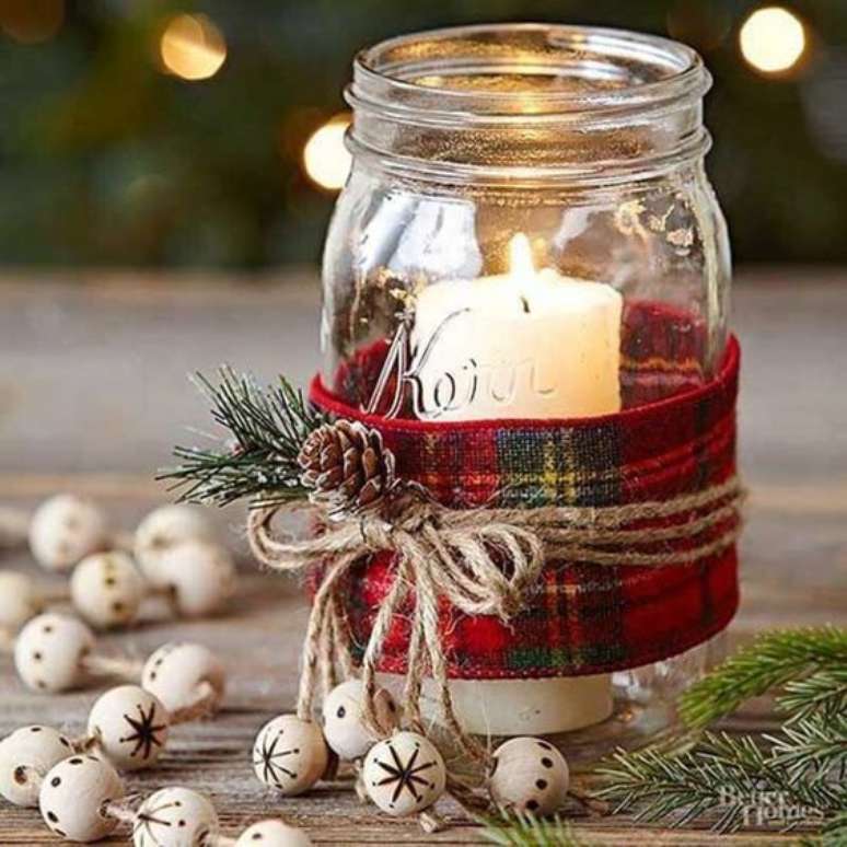 43. Retalhos são ótimos para decorar velas de Natal. Foto: Fazer em Casa