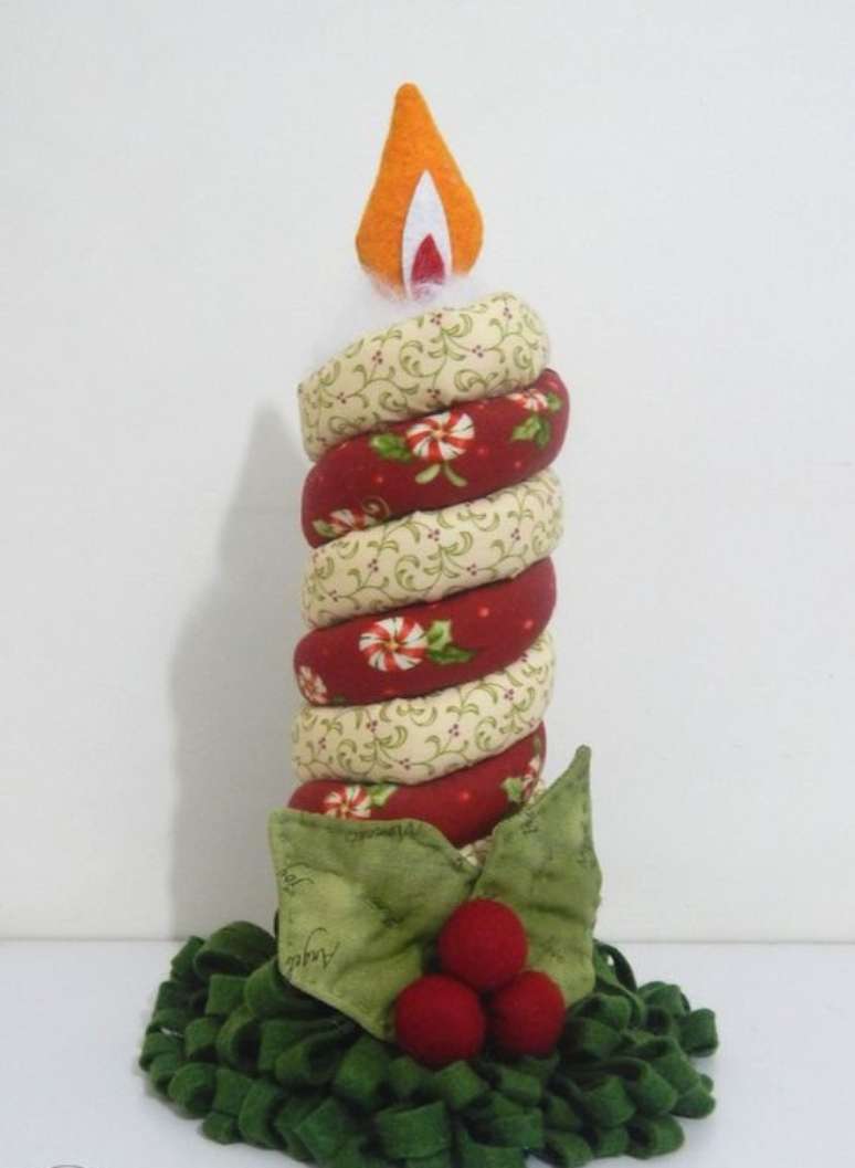 45. Voc&ecirc; pode deixar as velas de Natal de lado e brincar com o tema. Foto: Amellie