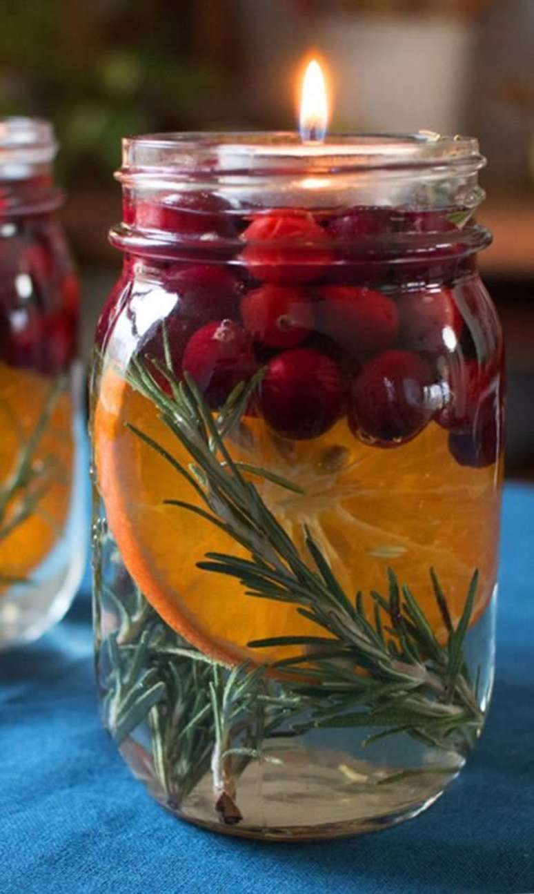 9. As velas de Natal podem estar em &aacute;gua. Foto: Como Fazer em Casa