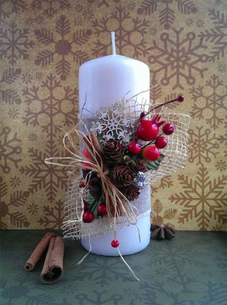 12. Velas de Natal simples podem ser melhoradas com alguns elementos. Foto: Sumcoco