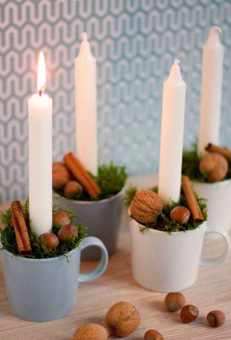 24. Futas secas s&atilde;o muito usadas em velas de Natal. Foto: Achados de Decora&ccedil;&atilde;o