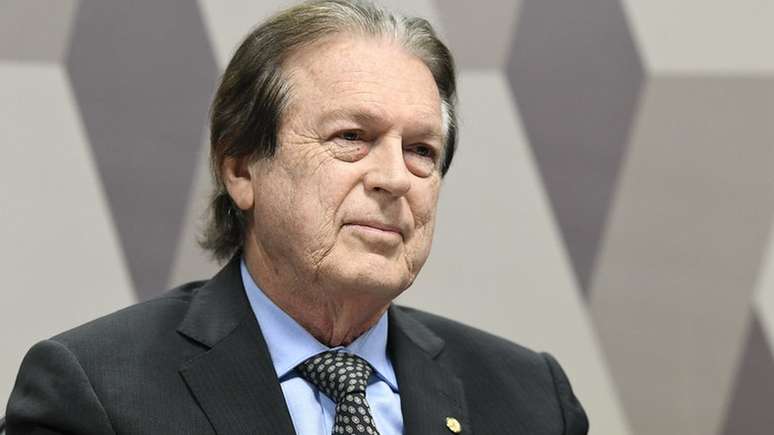 Luciano Bivar, presidente do PSL, foi alvo de operação da PF e vive embate com Bolsonaro
