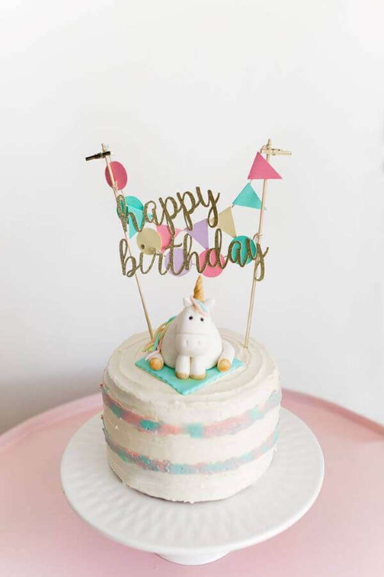 13. Bolo de unic&oacute;rnio com topo lindo para decora&ccedil;&atilde;o de festa simples &ndash; Por: Party and Confetti