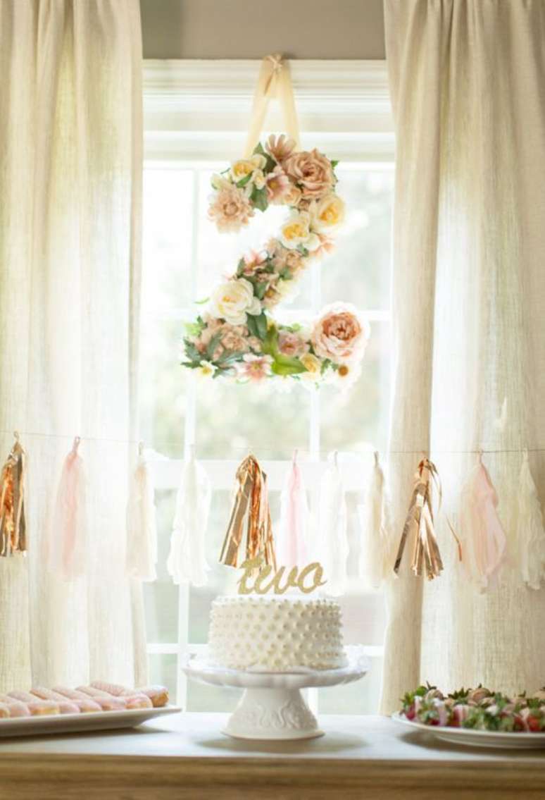 46. Decora&ccedil;&atilde;o de festa simples com tema primavera &ndash; Por: C&eacute;u de Borboletas