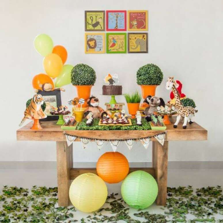 92. Festa safári com decoração de festa simples – Por: Pinterest