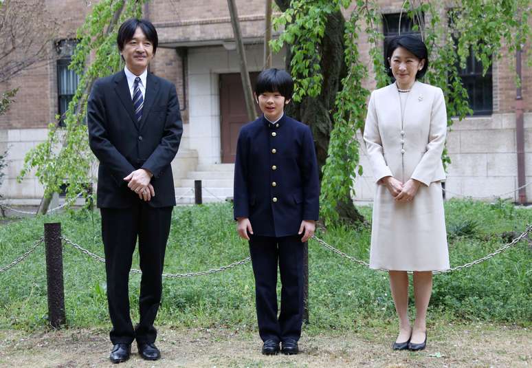 Pr&iacute;ncipe Hisahito ao lado dos pais, pr&iacute;ncipe Akishino e princesa Kiko, em T&oacute;quio
08/04/2019
Koji Sasahara/Pool via Reuters
