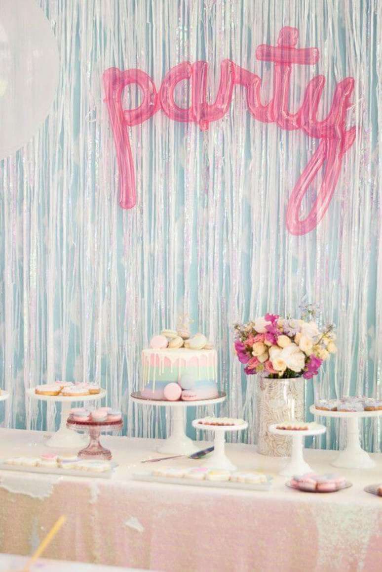 23. Decoração de festa simples em azul e rosa – Por: Pinterest