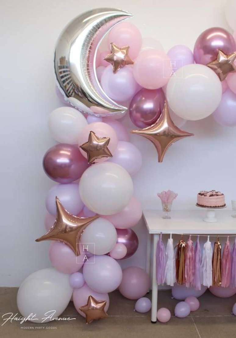 6. Balões metalizados na decoração de festa simples e barata – Por: Etsy