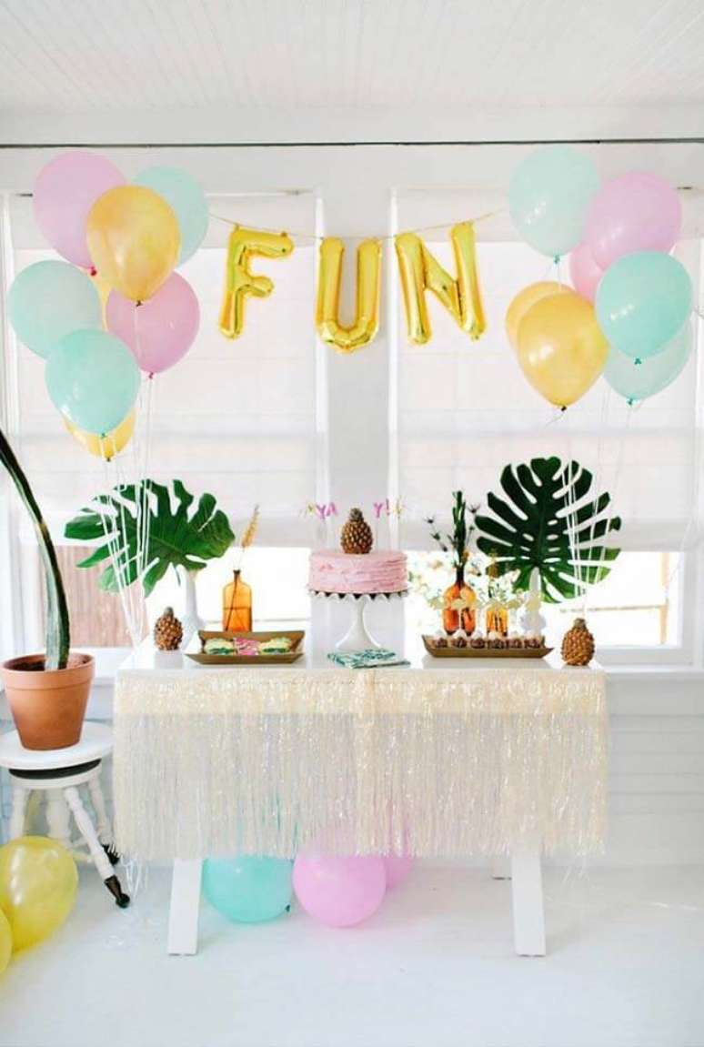 50. Tema tropical para decora&ccedil;&atilde;o de festa simples &ndash; Por: Decor Facil