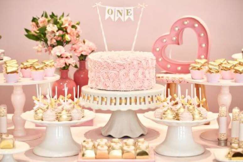 30. Decora&ccedil;&atilde;o de festa de anivers&aacute;rio simples &ndash; Por: We Share Ideas