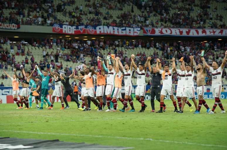 Flamengo agradece o apoio da torcida após a vitória no Castelão, em Fortaleza (Foto: Alexandre Vidal/Flamengo)