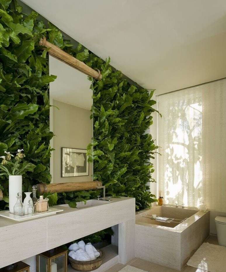 11. Transforme a decoração do seu banheiro incluindo um jardim vertical artificial. Fonte: Pinterest