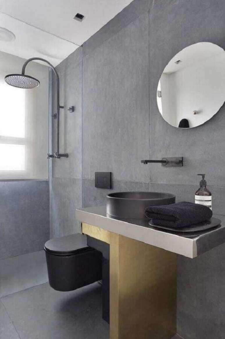 11. Decoração minimalista com revestimento cinza para banheiro com espelho redondo sem moldura – Foto: Pinterest