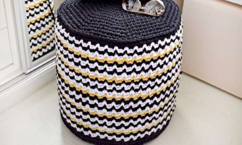 31. A capa para puff de croch&ecirc; renova o seu m&oacute;vel &ndash; Por: Blog do Bazar