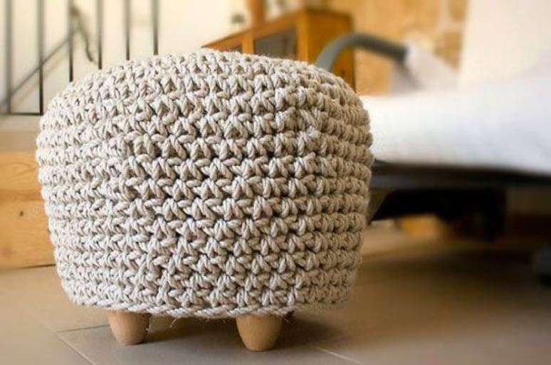 44. Use a capa de croch&ecirc; para puff para renovar o ambiente &ndash; Por: Decora Fast