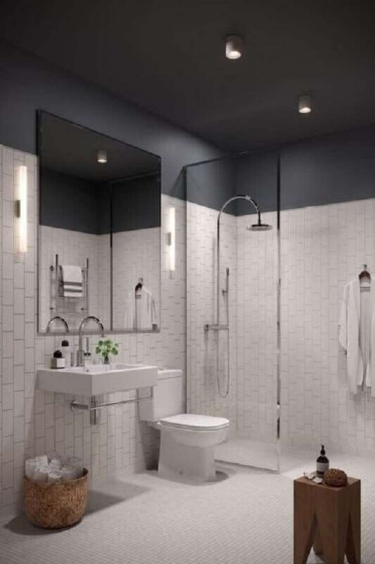 31. Decoração simples para banheiro cinza e branco – Foto: Côté Maison