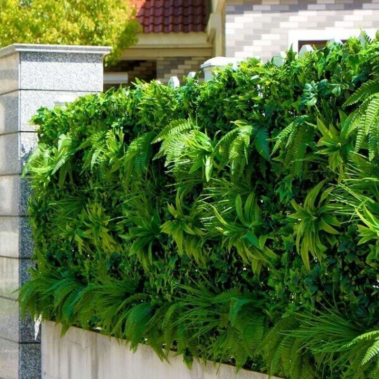 5. Fachada da casa formada com jardim vertical artificial. Fonte: Pinterest