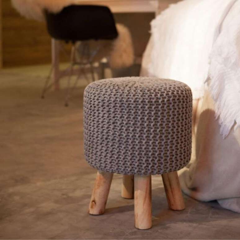 7. Puff de croch&ecirc; cinza &ndash; Por: Shoptime