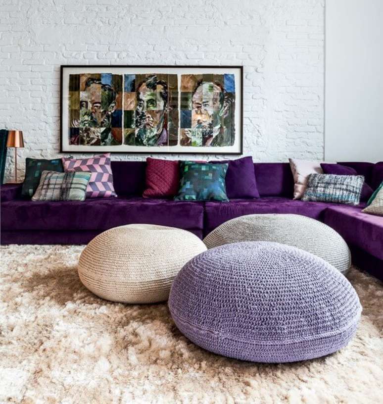 4. Puff de crochê para sala de estar em diferentes tamanhos – Por: Revista Casa e Jardim