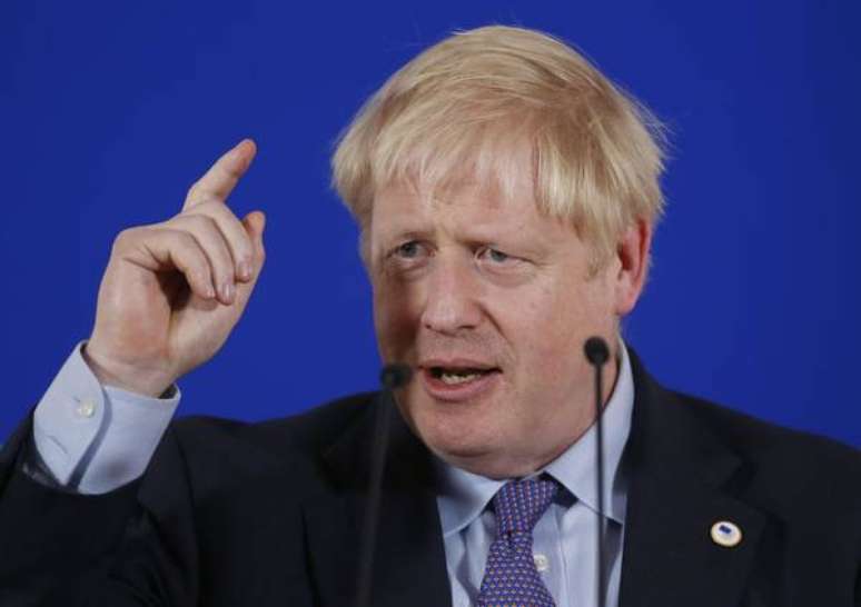 Johnson envia carta à UE para pedir adiamento do Brexit