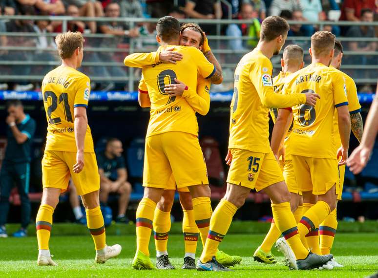 Barcelona vence fácil o Eibar no Espanhol.