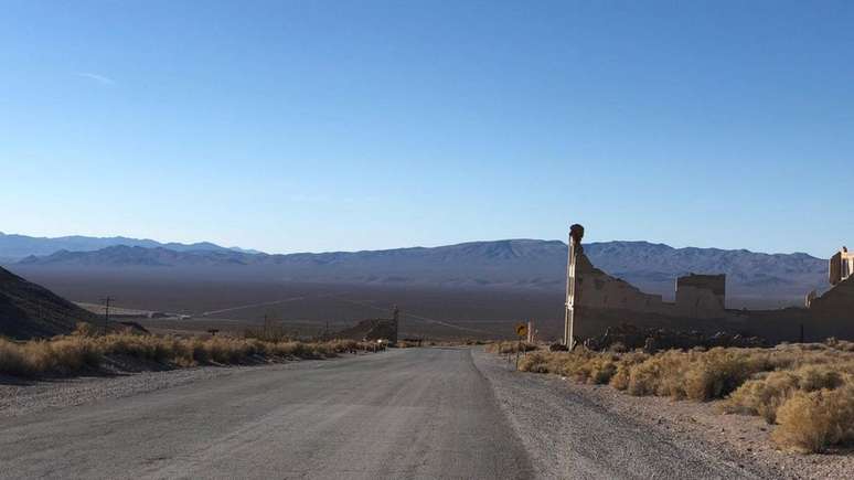 Cidade fantasma de Rhyolite, em Nevada, que guarda uma das placas de Kcymaerxthaere