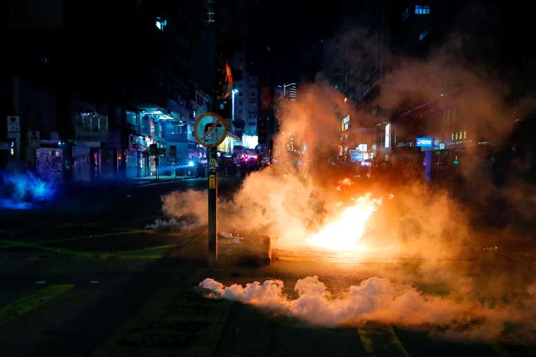 Polícia atua para dispersar protesto antigoverno.