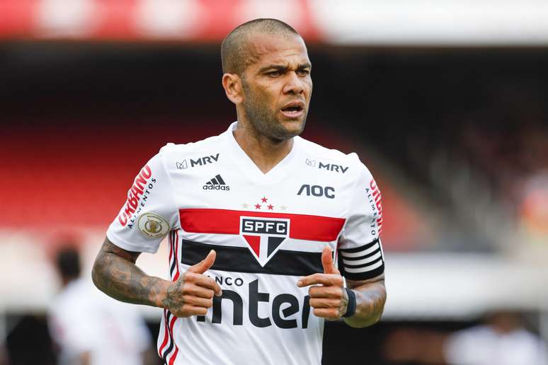 Daniel Alves durante jogo entre São Paulo e Avaí, no Morumbi