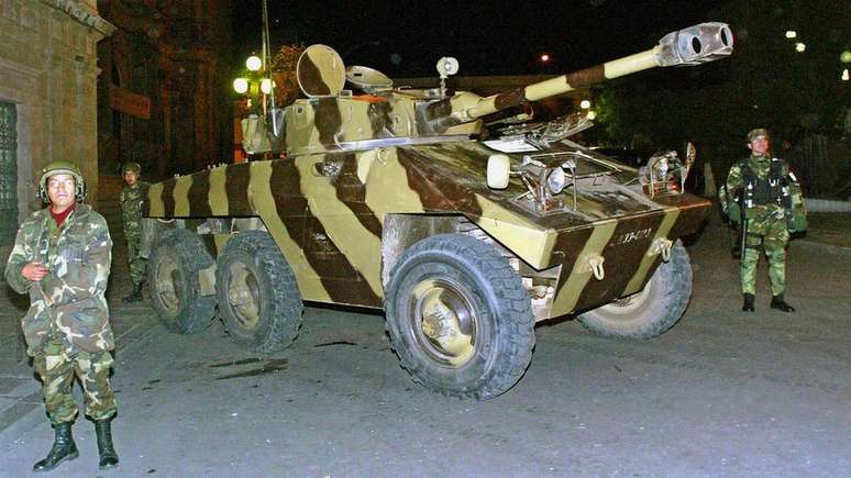 Havia tanques nas ruas de La Paz quando Mesa assumiu a Presidência