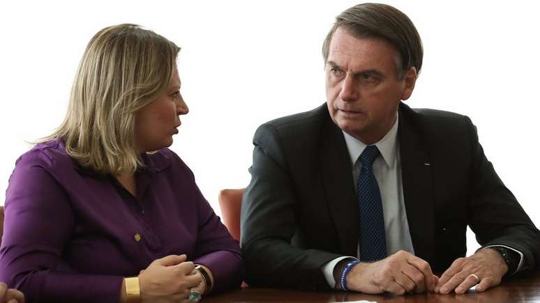 Em foto tirada em março, Bolsonaro aparece ao lado de Joice Hasselmann (PSL-SP), que foi destituída da liderança do PSL no Congresso