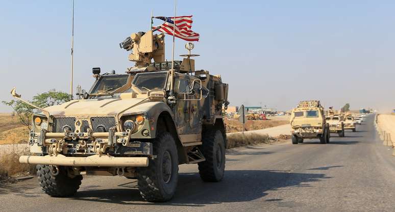 Comboio de ve&iacute;culos militares norte-americanos ap&oacute;s sair do norte da S&iacute;ria
21/10/2019
REUTERS/Ari Jalal