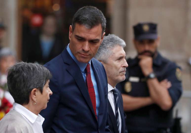 Premiê espanhol, Pedro Sánchez, visita quartel da Polícia Nacional em Barcelona
21/10/2019
REUTERS/Jon Nazca