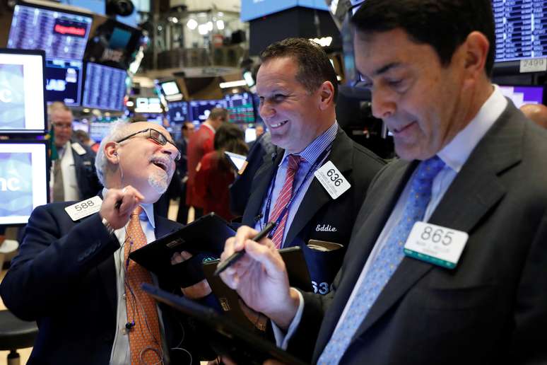 Operadores na Bolsa de Valores de Nova York. 21/10/2019. REUTERS/Brendan McDermid