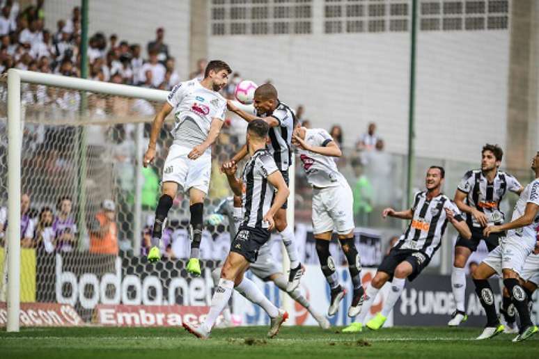 Léo Silva marcou o segundo gol do Galo na vitória sobre o Santos- (Bruno Cantini/Atlético-MG)