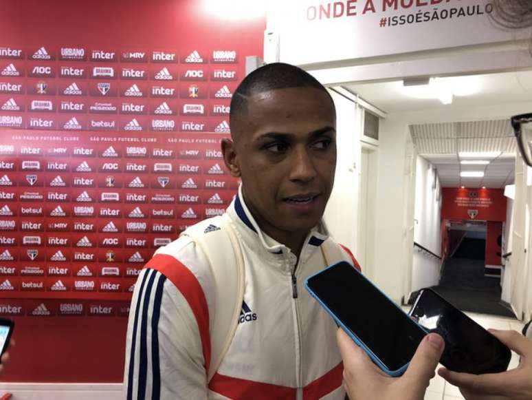 Bruno Alves fala com a imprensa após a partida contra o Avaí - FOTO: Fellipe Lucena